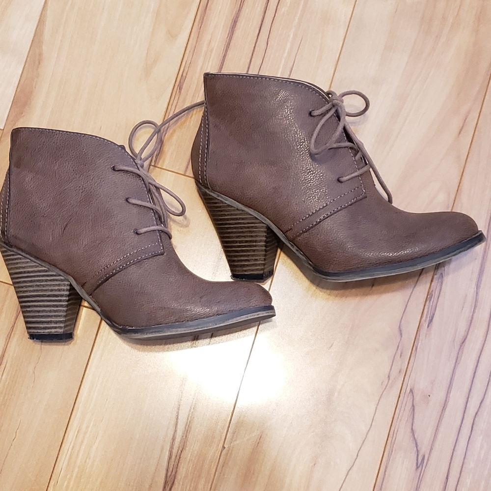MIA SHAUNAU ANKLE BOOTIES
